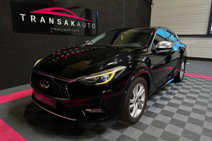 INFINITI Q30